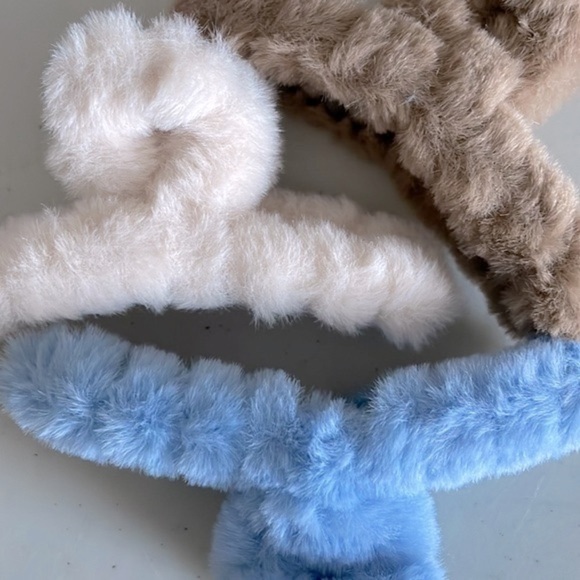 NWT - Furry claw clips 3 for $12 - Picture 2 of 6